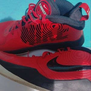 Nike Team Hustle Youth Basketball shoes